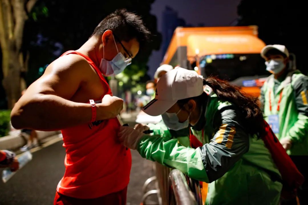 马赛训练开放日，清晨远射贴柱引欢呼，社区盾在即，高层口径保持一致