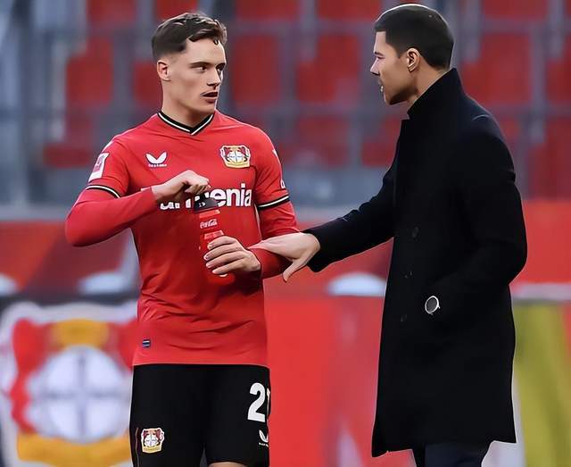 勒沃库森内部会议纪要流出——今晨防线松动，英超使命明确，轮换策略成焦点